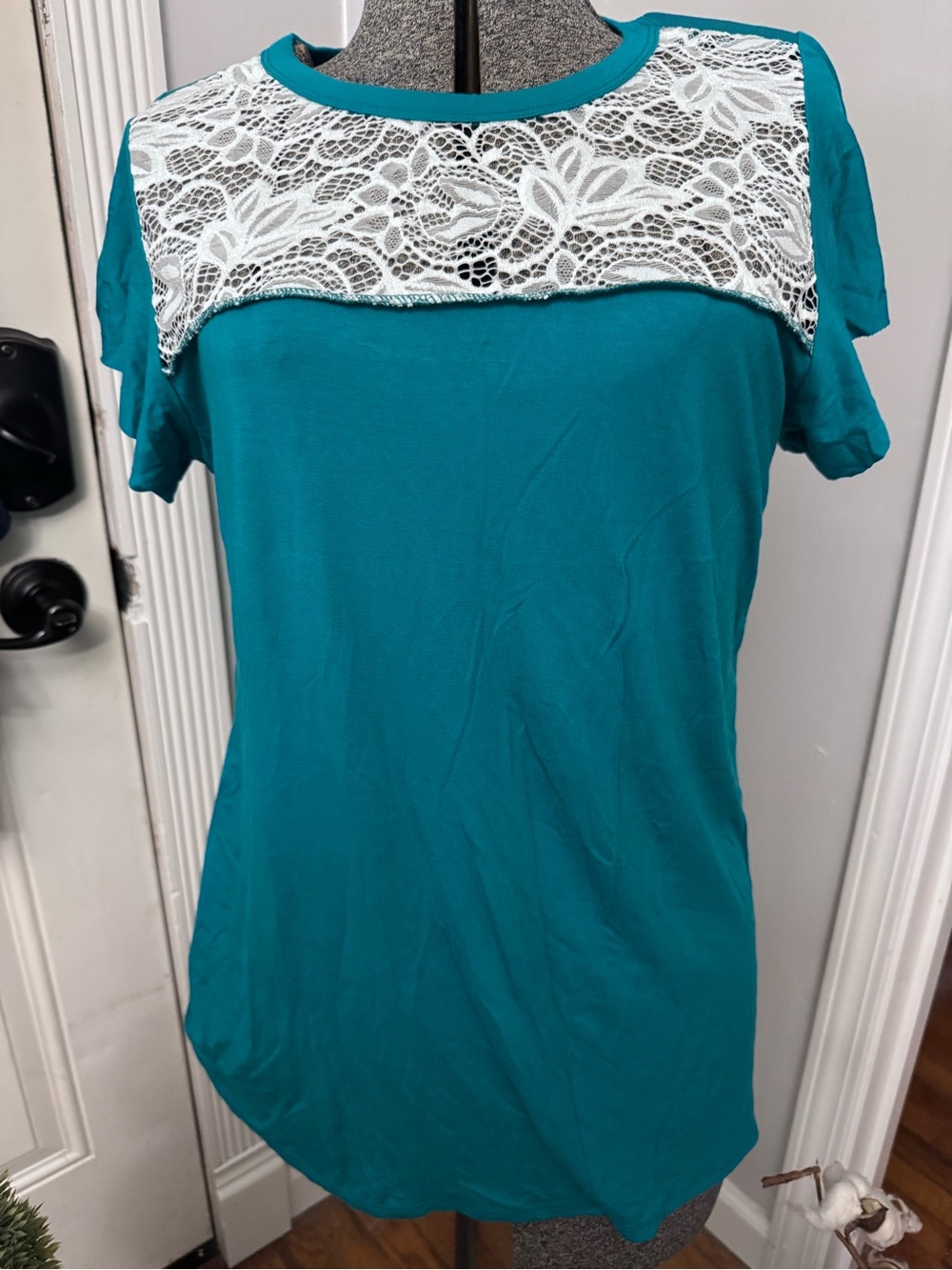Women’s Heimish Aqua Sleeveless Knit Top With Lace Detail Ruffle Sleeve MD